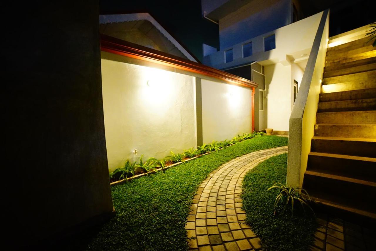 Island Life Hotel Negombo Exterior photo