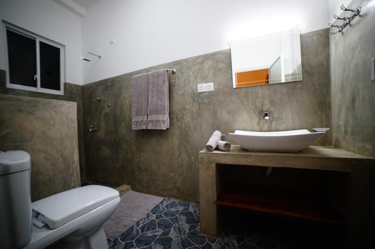 Island Life Hotel Negombo Exterior photo