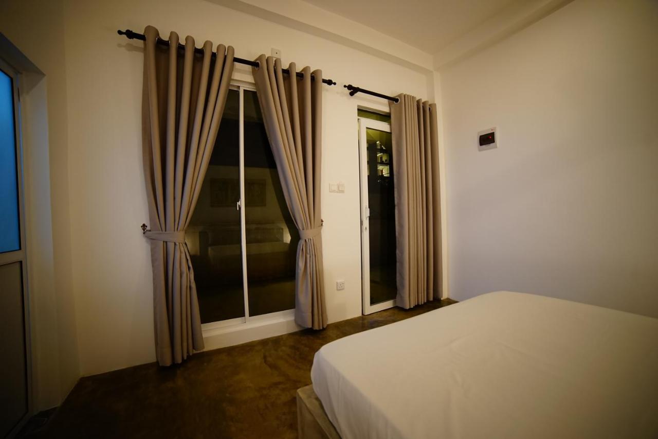 Island Life Hotel Negombo Exterior photo